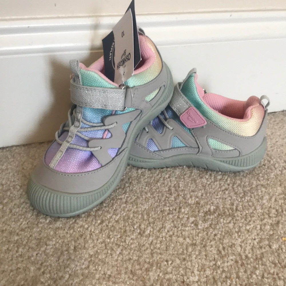 OshKosh girls sneaker, new!